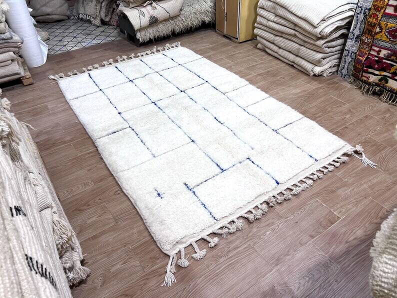White and blue rug 250cmx150cm