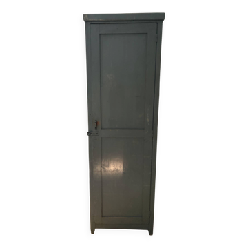 Armoire parisienne ancienne patinée, avec étagères amovibles