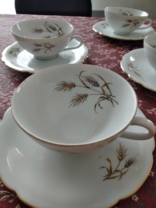 4 cups and saucers in Bavaria porcelain