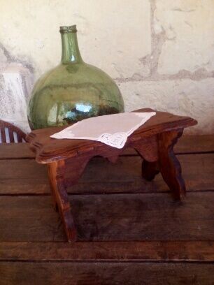 small bench rests feet