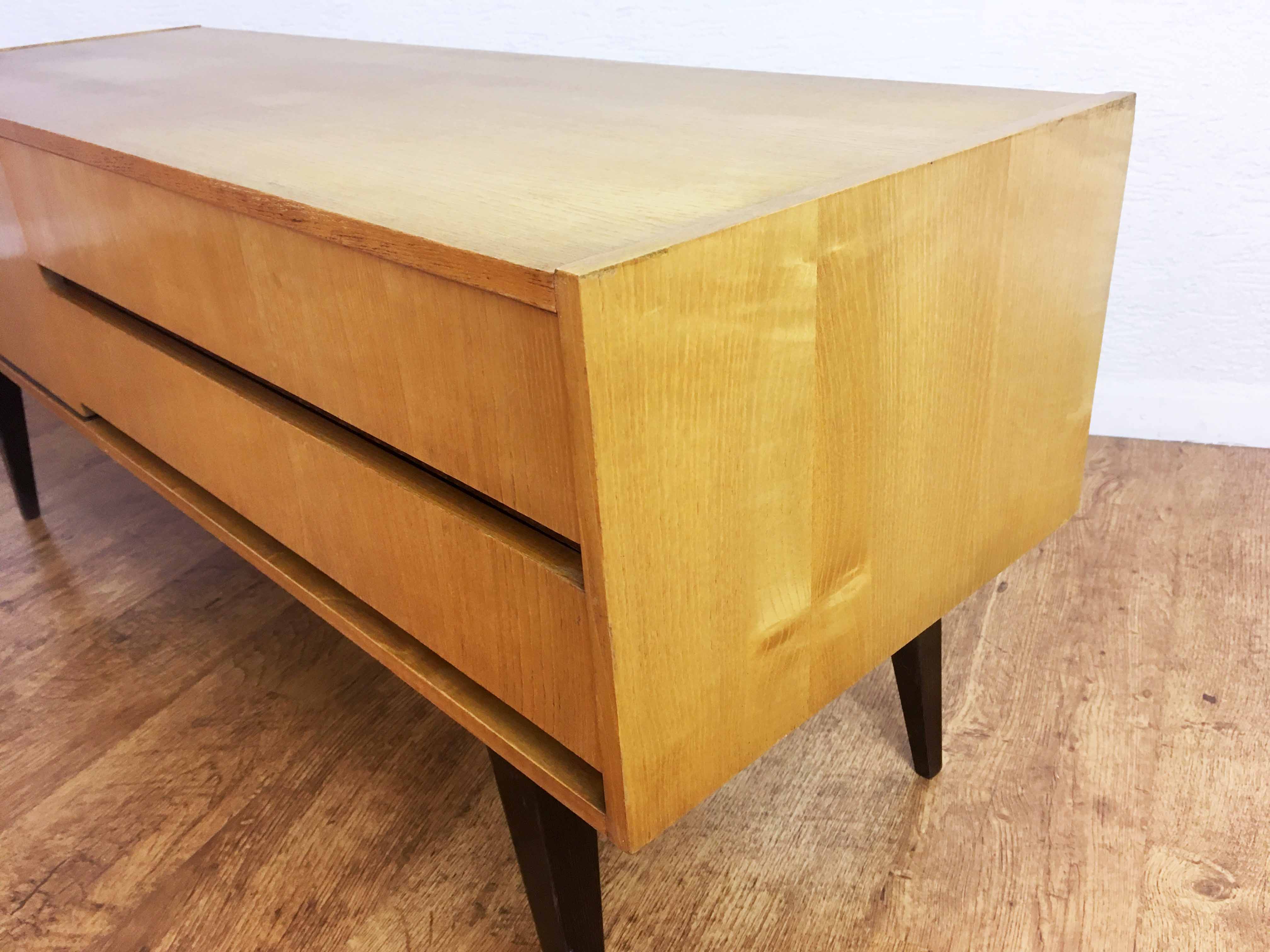 Meuble de rangement bas années 60