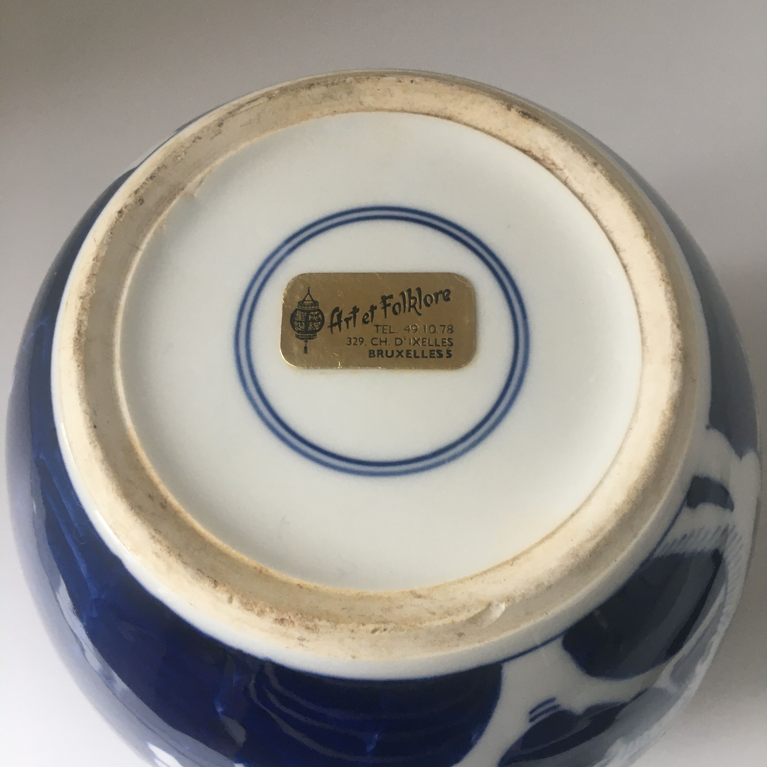 Vintage potiche in white and blue China porcelain