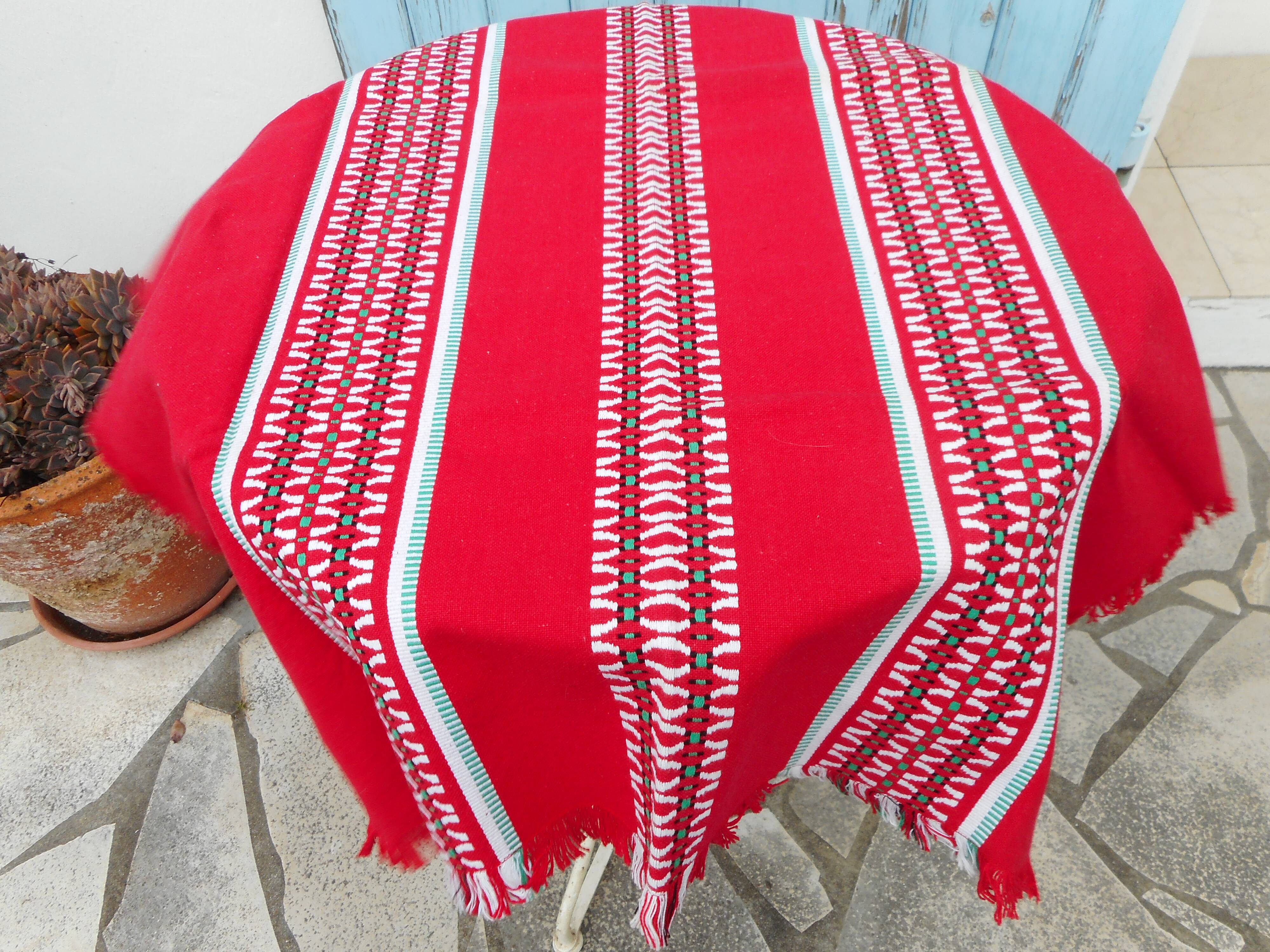 Tablecloth and six Basque towels