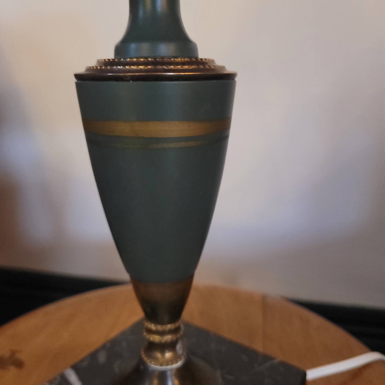 Vintage 1960s lamp – black veined marble and decorated metal