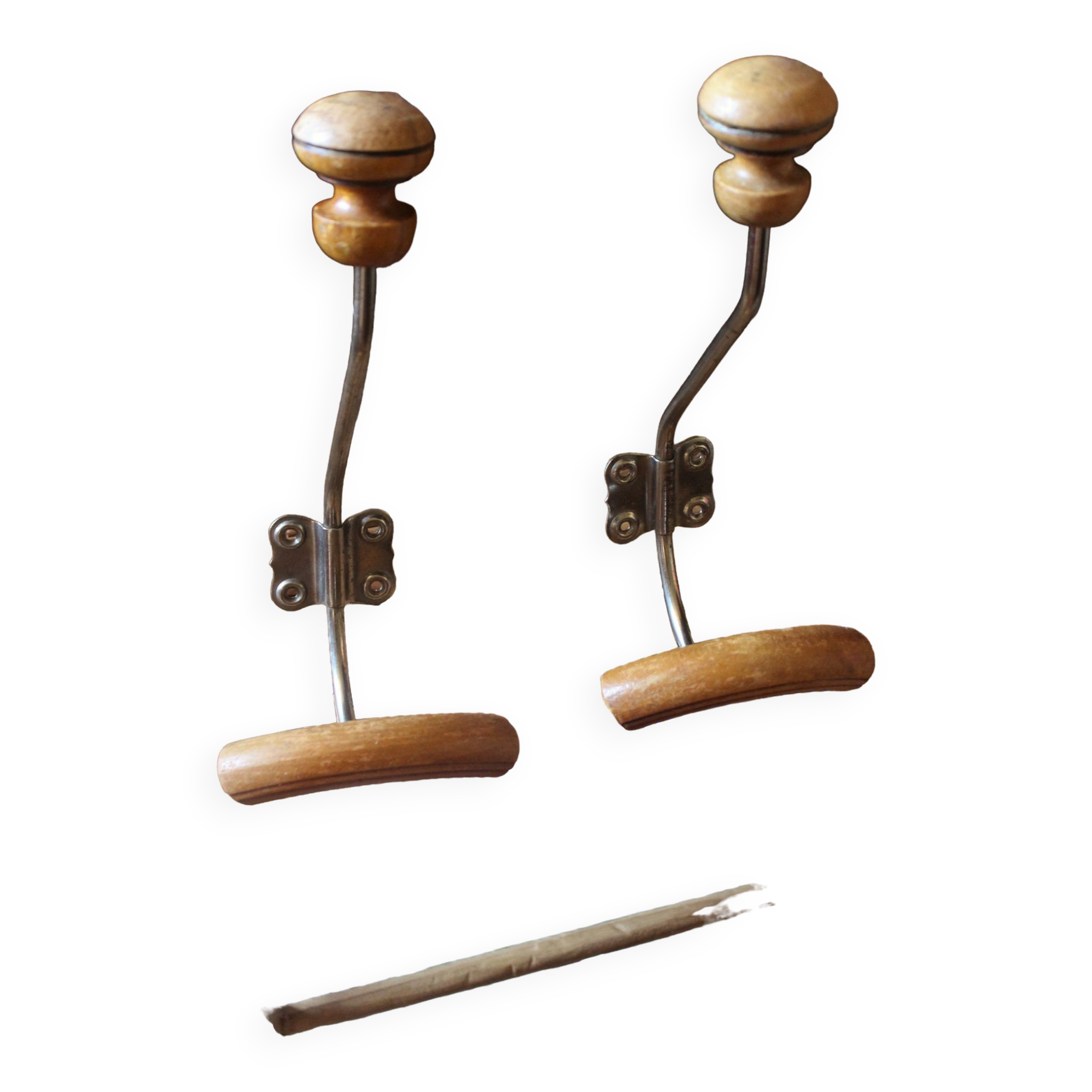 Pair butterfly hooks locust ball wood