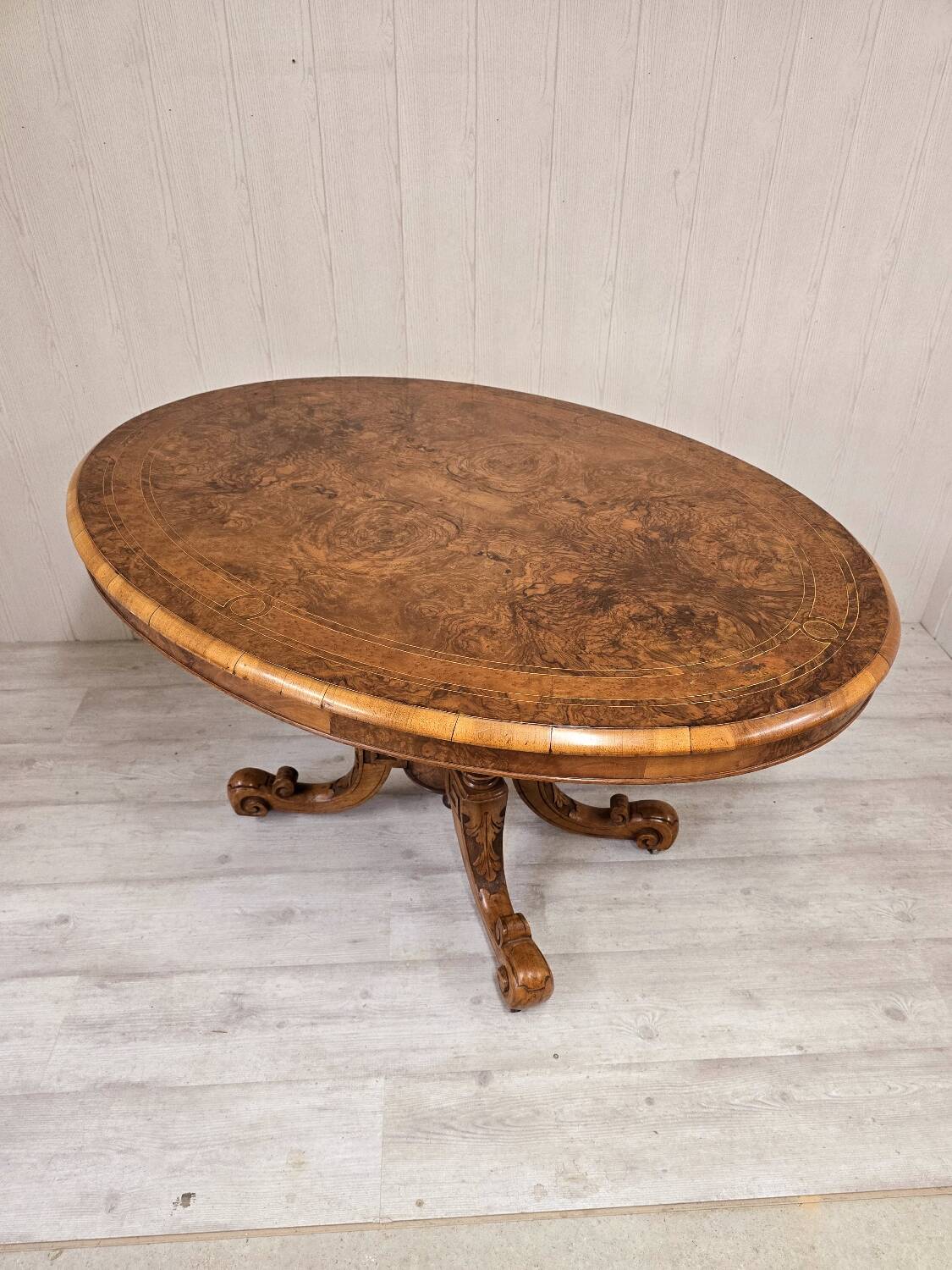 Guéridon a système époque napoleon III en ronce de noyer