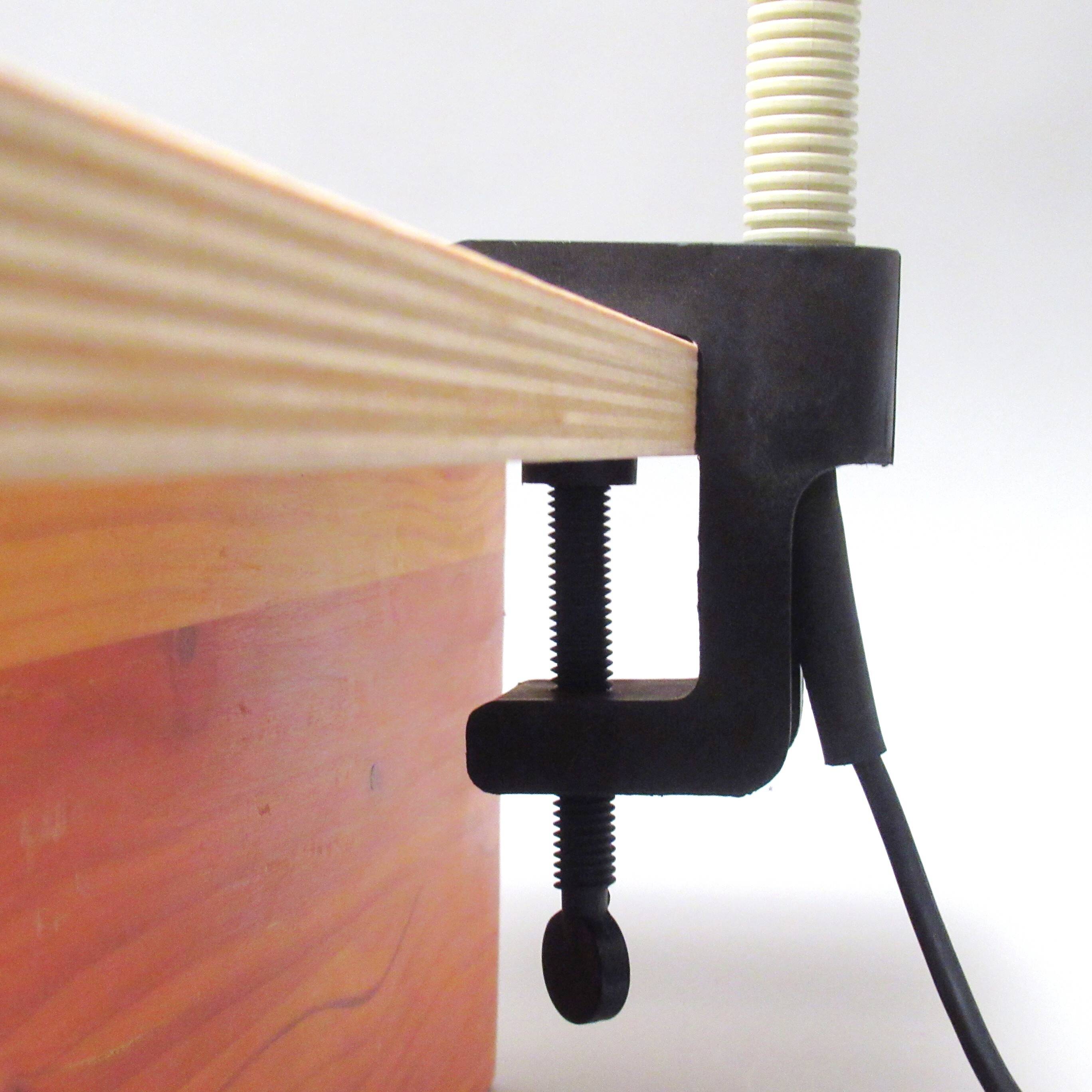 Hebi cream desk lamp Isao Hosoe Valenti
