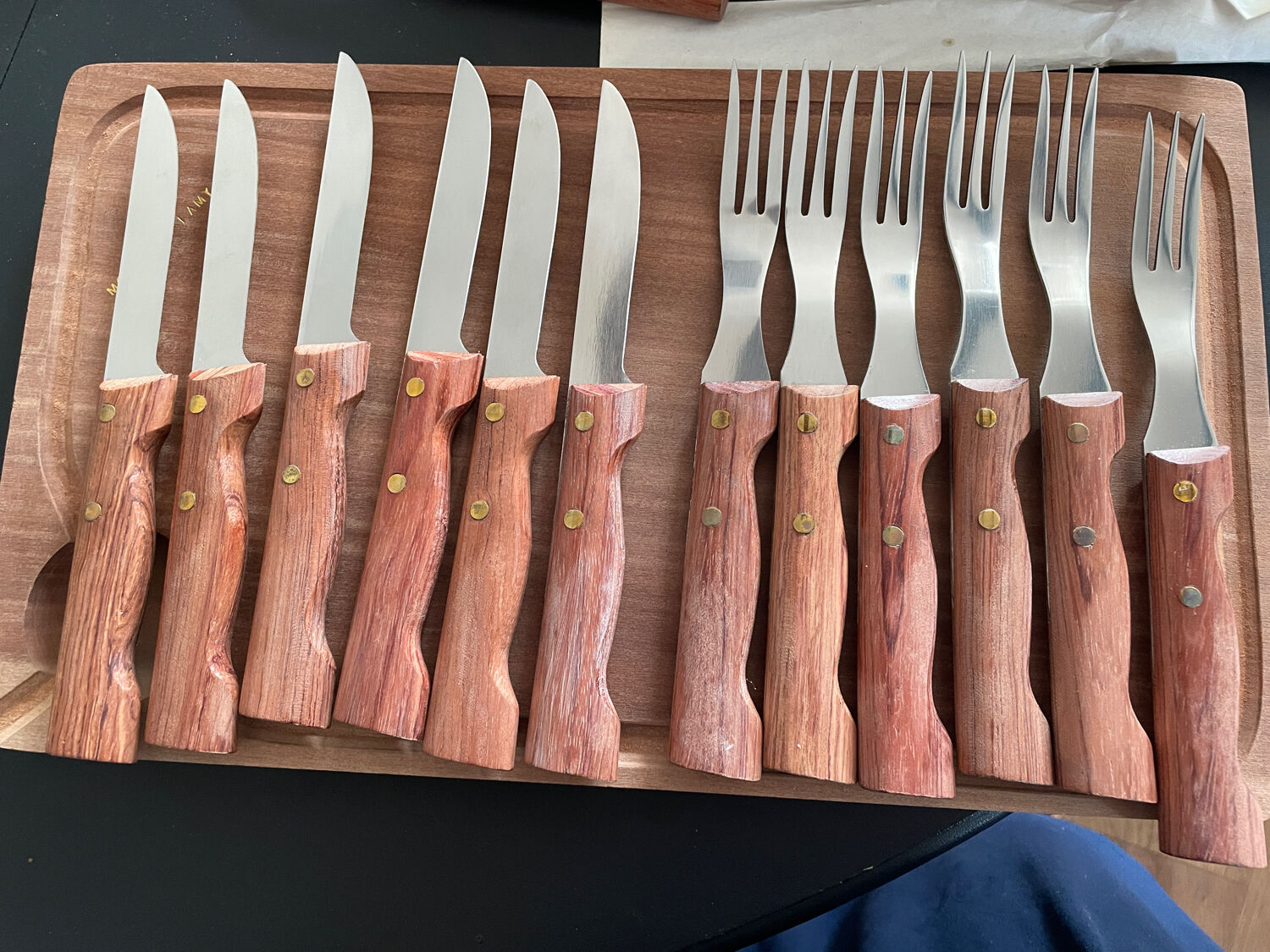 Cutlery box and meat log
