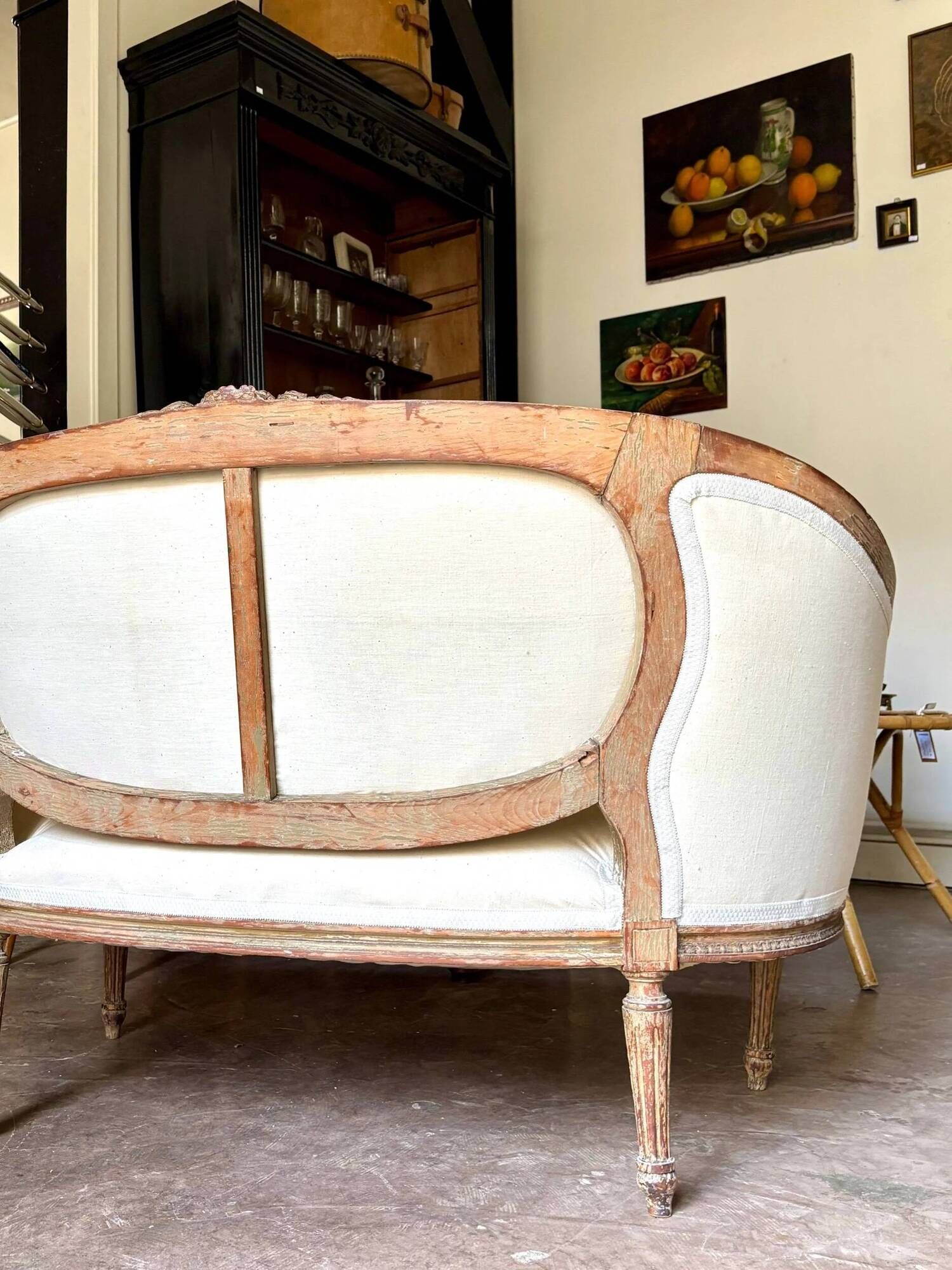 Two-seater basket bench in carved wood and beige mixed fabric, 18th century.