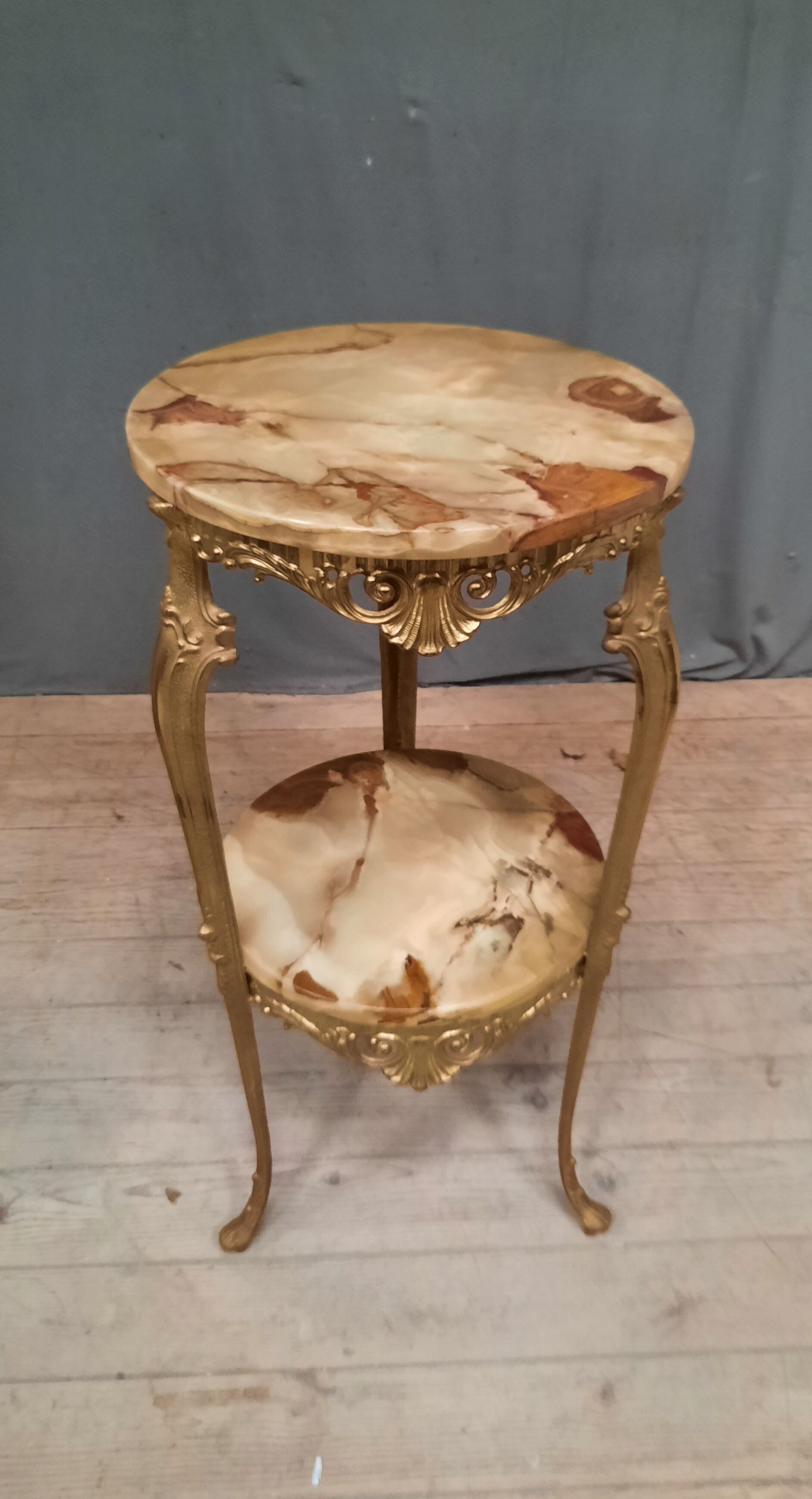 Selette metal and onyx