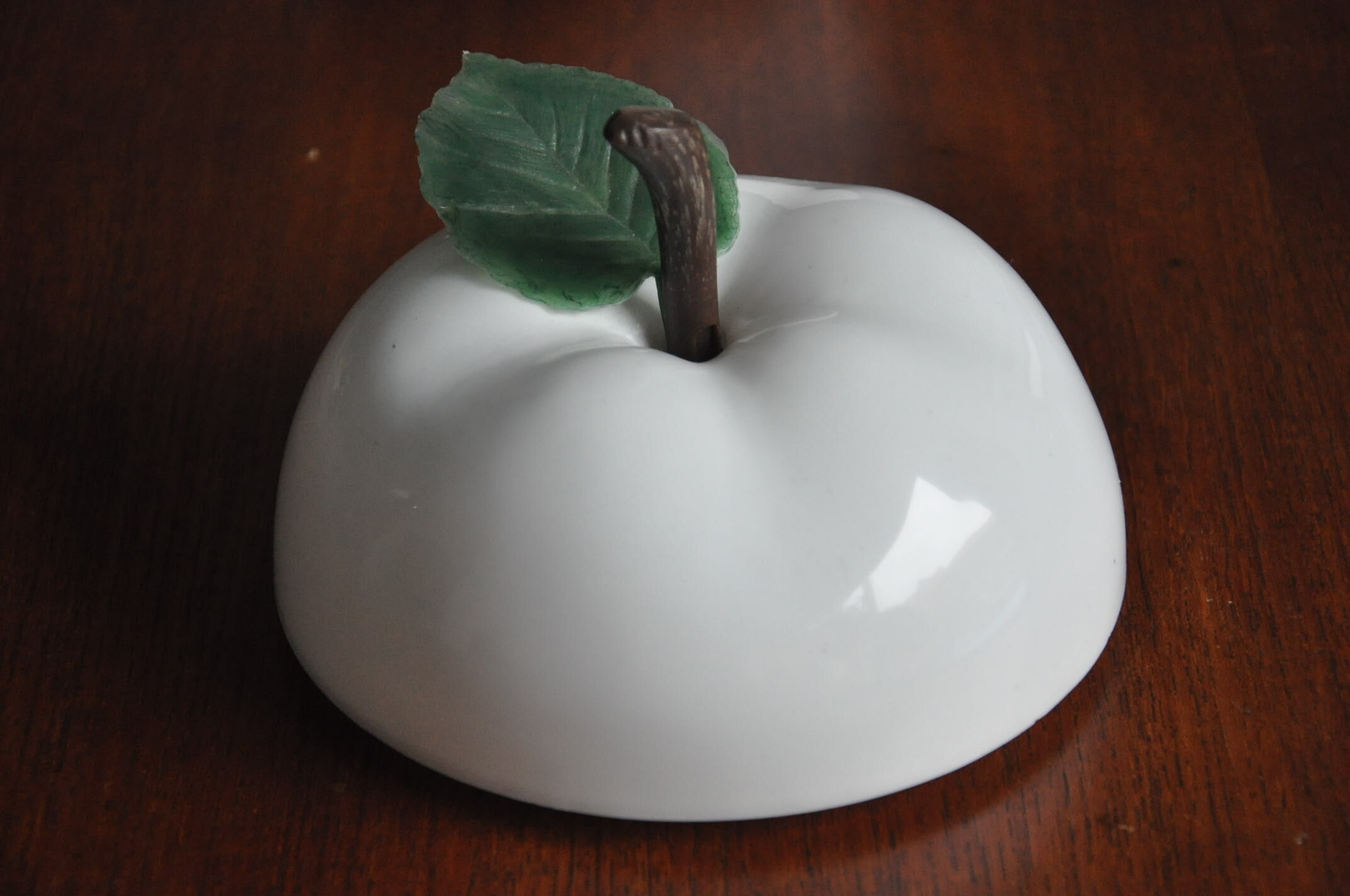 White vintage Apple ice