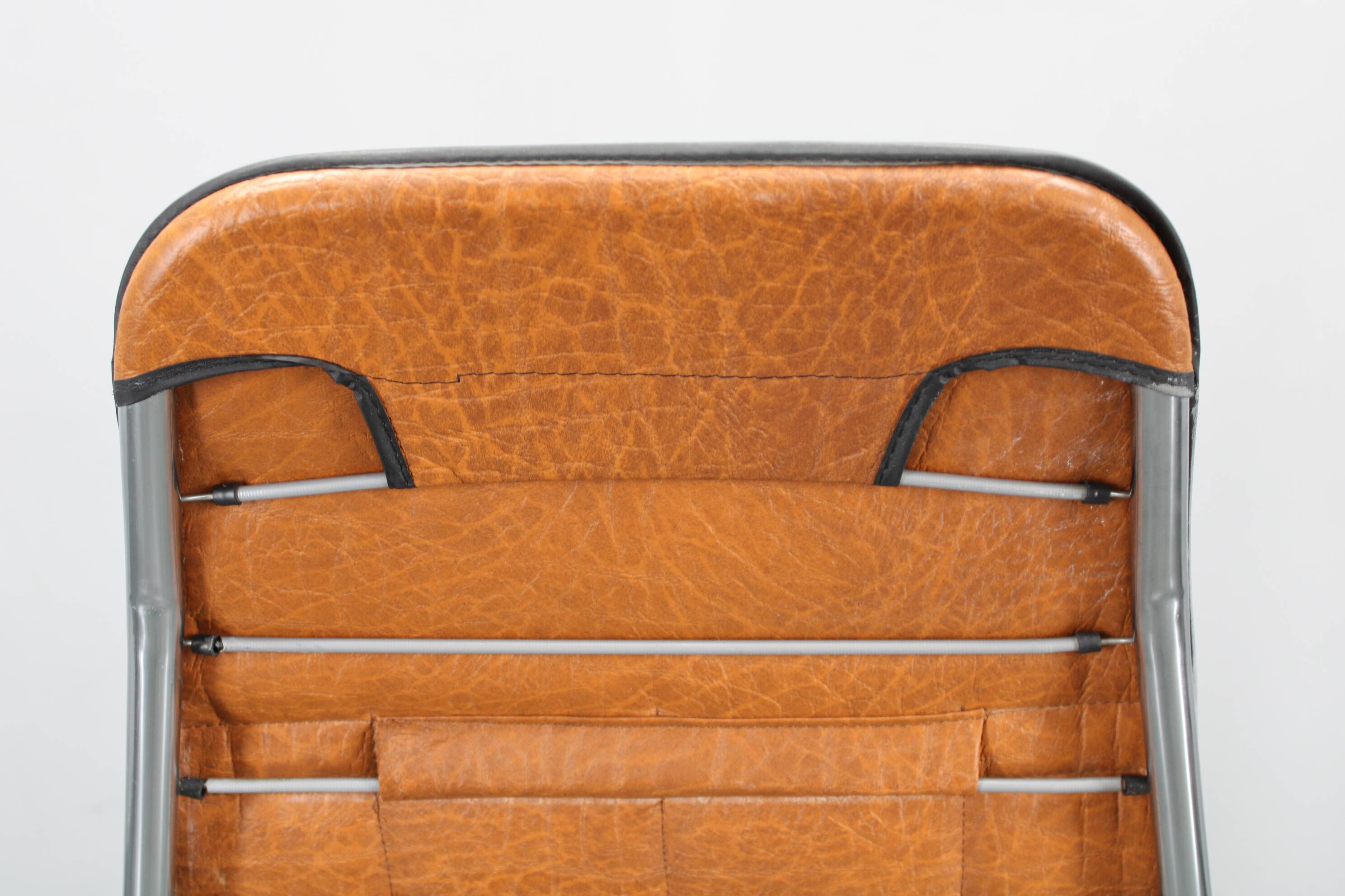 1970s Italian folding lounge chair with leatherette upholstery