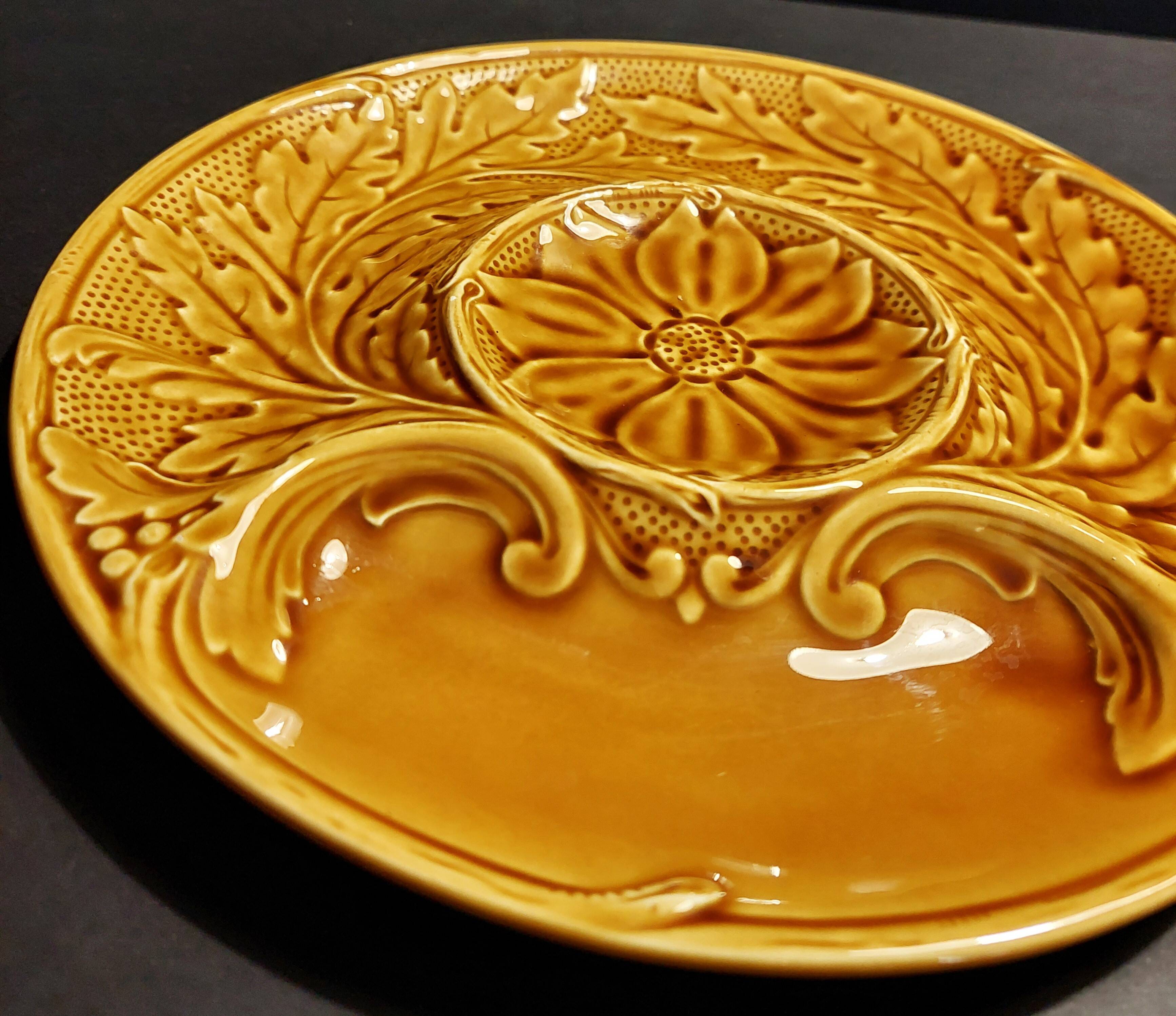 Assiette à artichaut barbotine Gien décor jaune