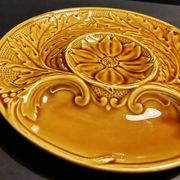 Gien artichoke slip plate with yellow decor