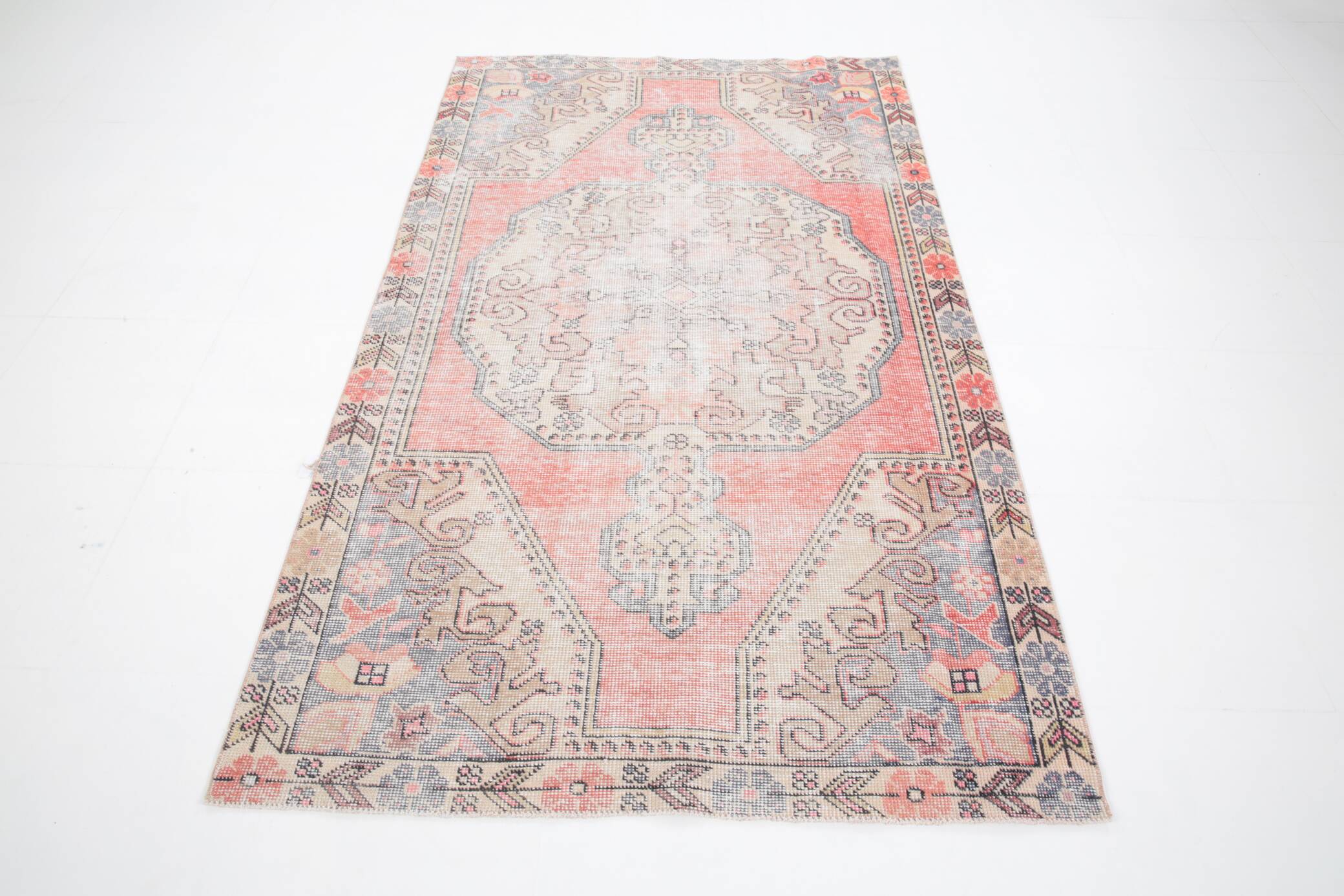 4x7 Pale Red & Beige Rustic Vintage Rug, 129x217Cm