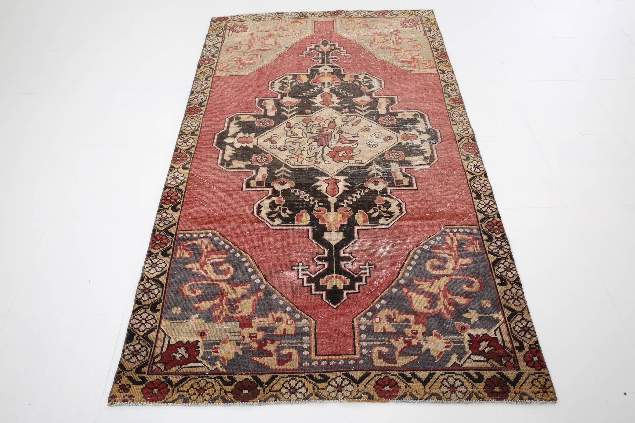 Tapis oriental vintage anatolien rouge bordeaux et noir, laine fait main