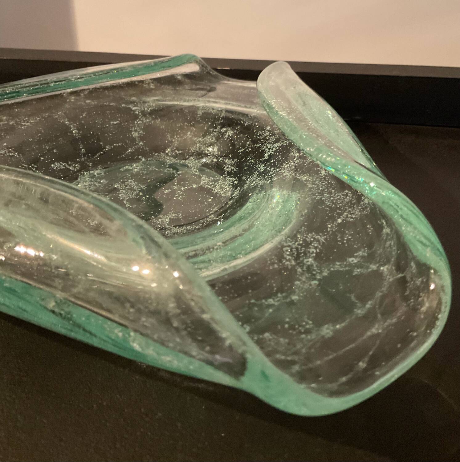 Vintage pocket in bubbled glass paste