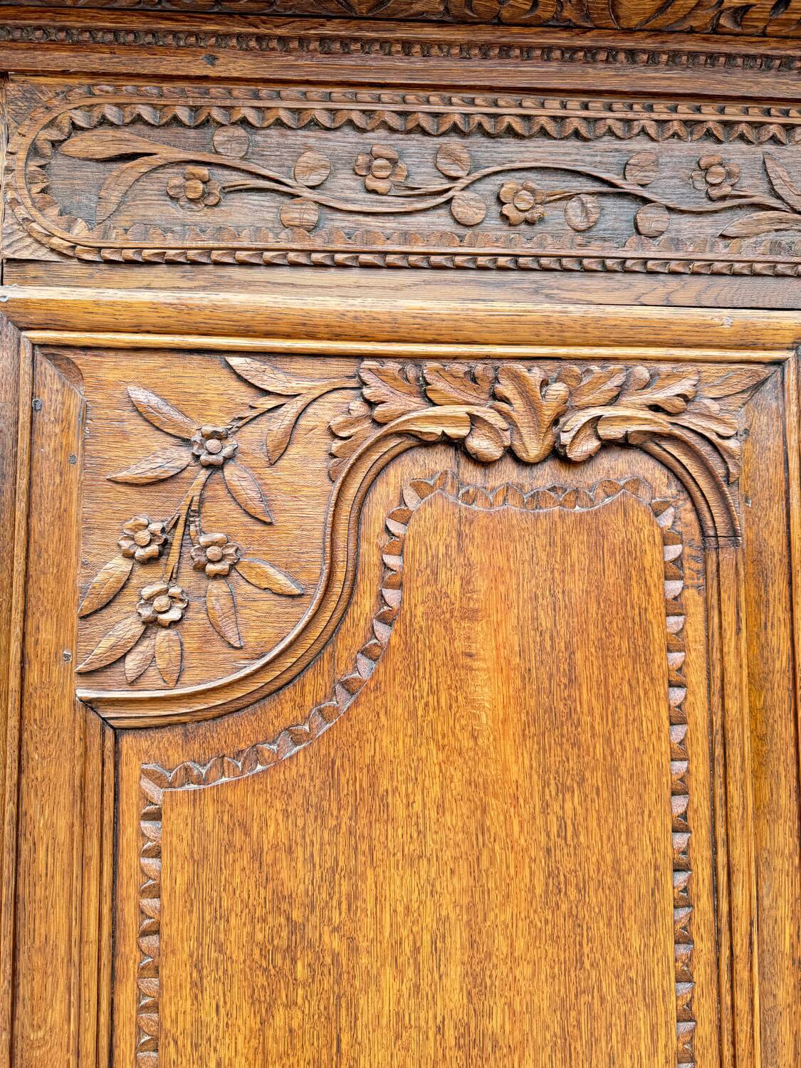 Norman Oak Wardrobe XVIII Eme Century