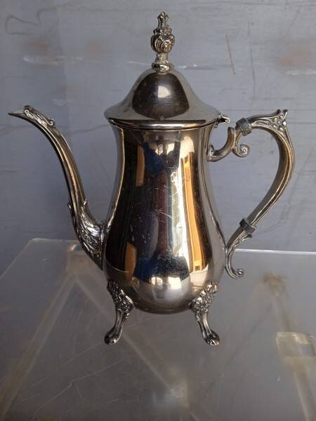 Coffee / teapot in silver metal St Louis XV