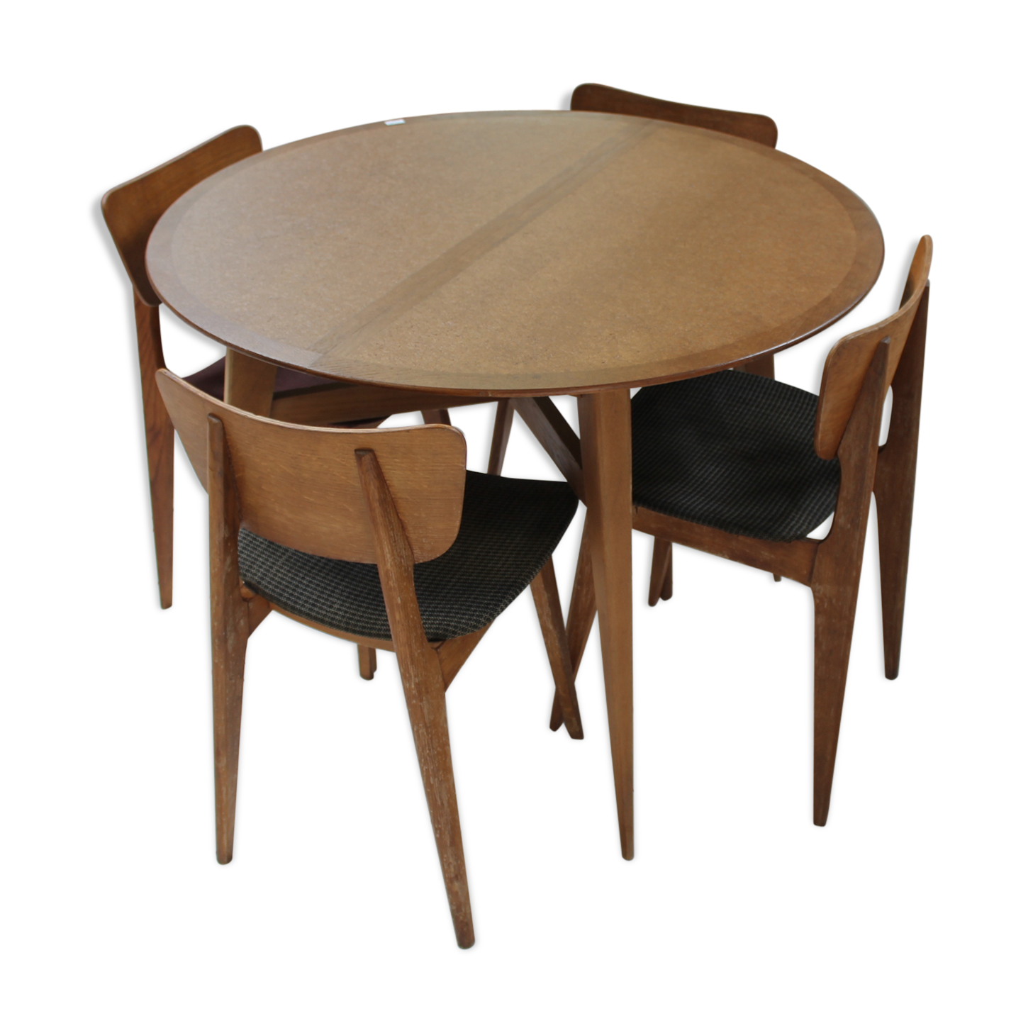 Table et quatre chaises scandinave
