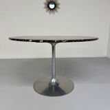 Old marble dining table with metal tulip base from the Italian design in the 60s