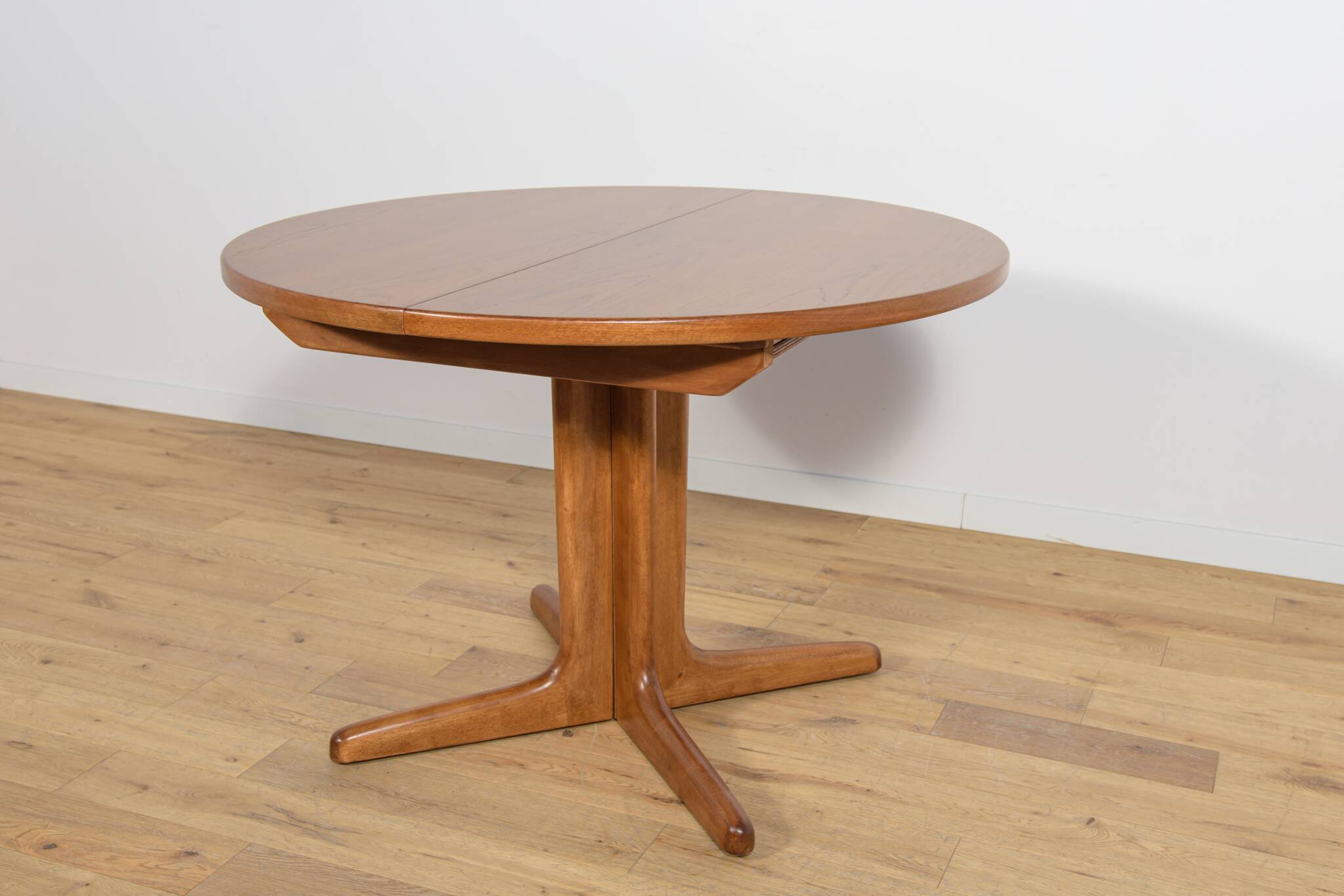 Table à manger ronde extensible en teck des années 1950, Royaume-Uni