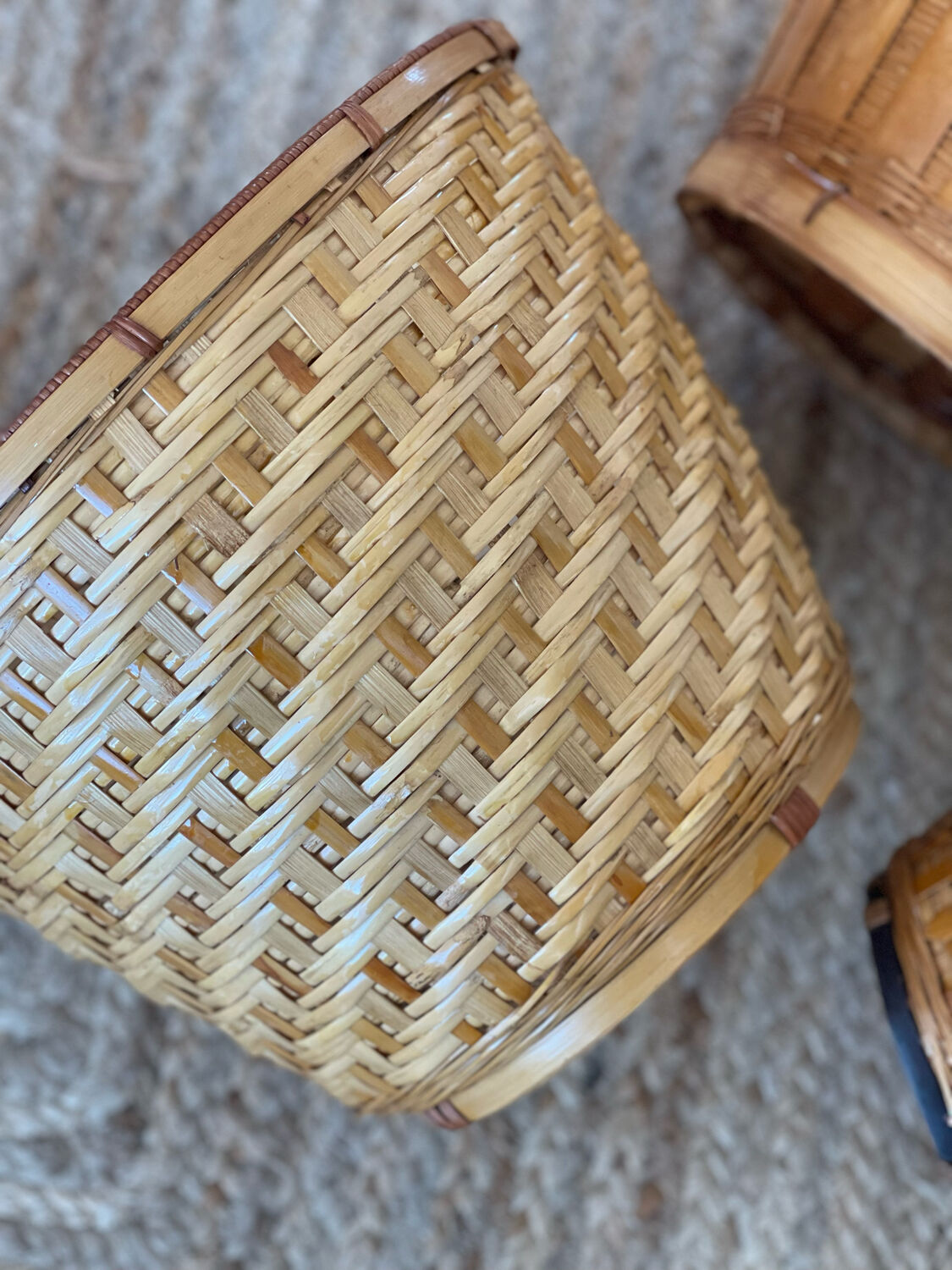 3 rattan planters
