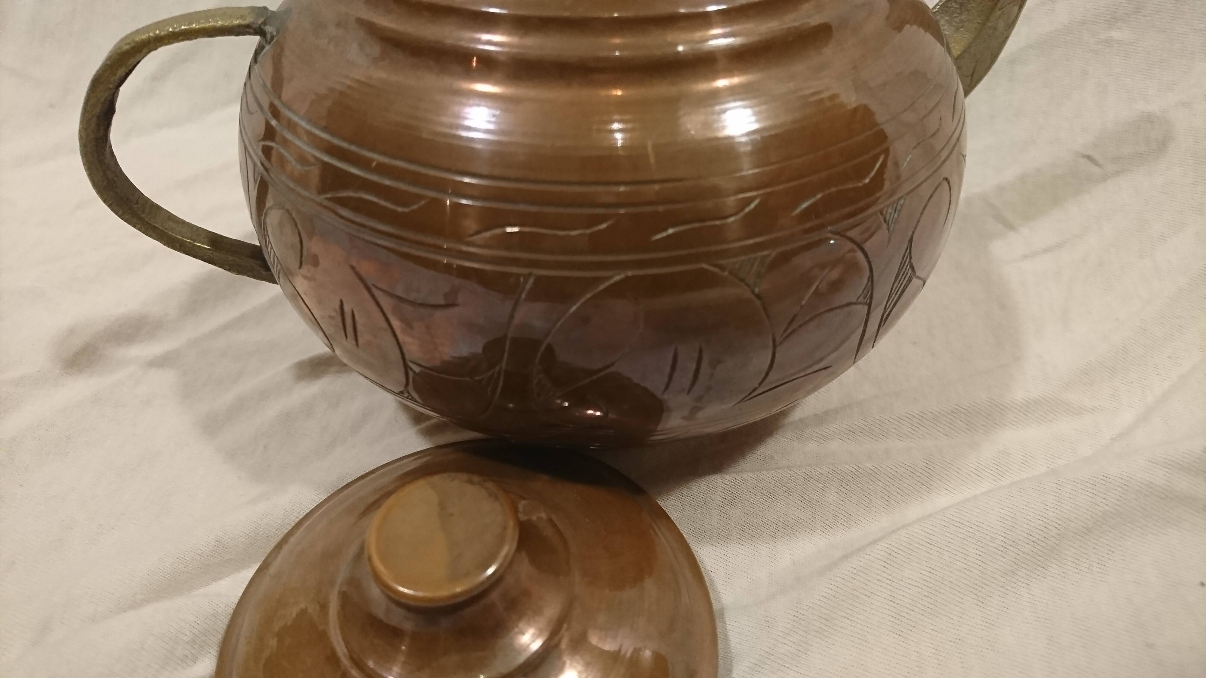 Copper and old brass theiere