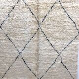 Moroccan Berber carpet Beni Ouarain with black diamonds 2,38x1.54m