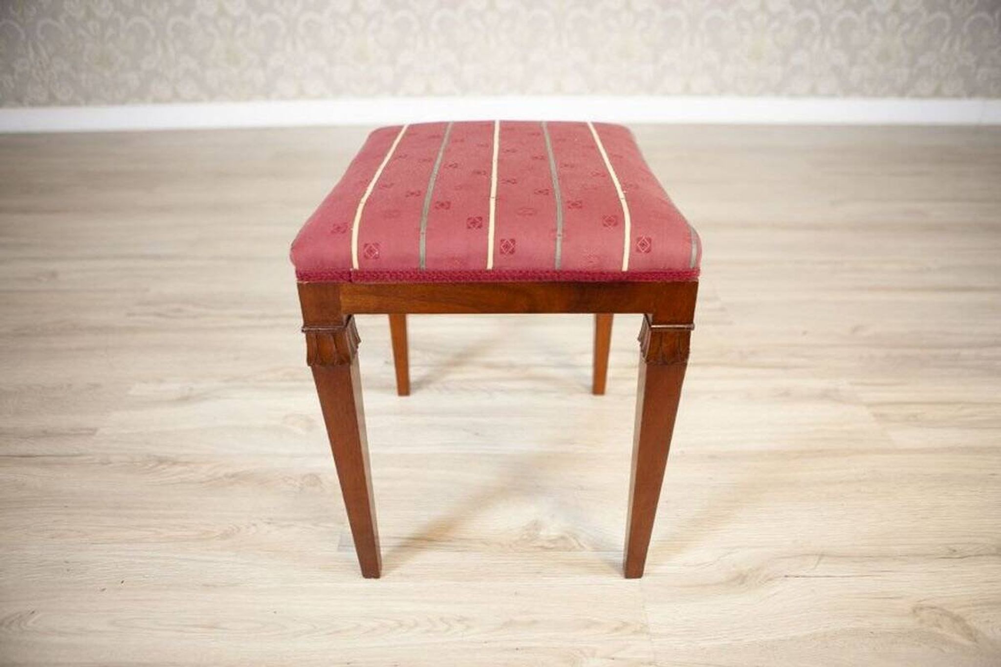 Tabouret en acajou du 20e siècle
