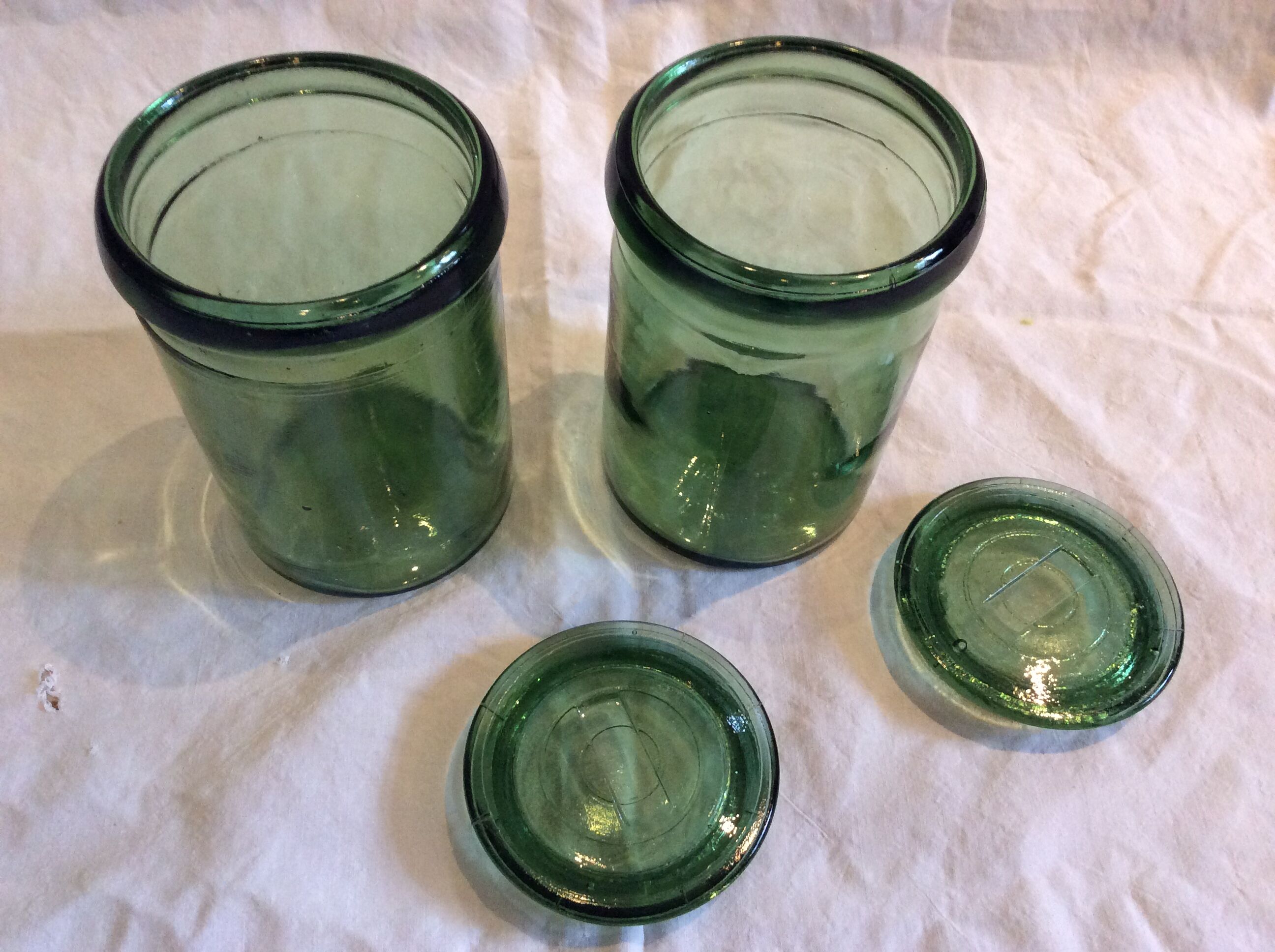 2 jars vintage