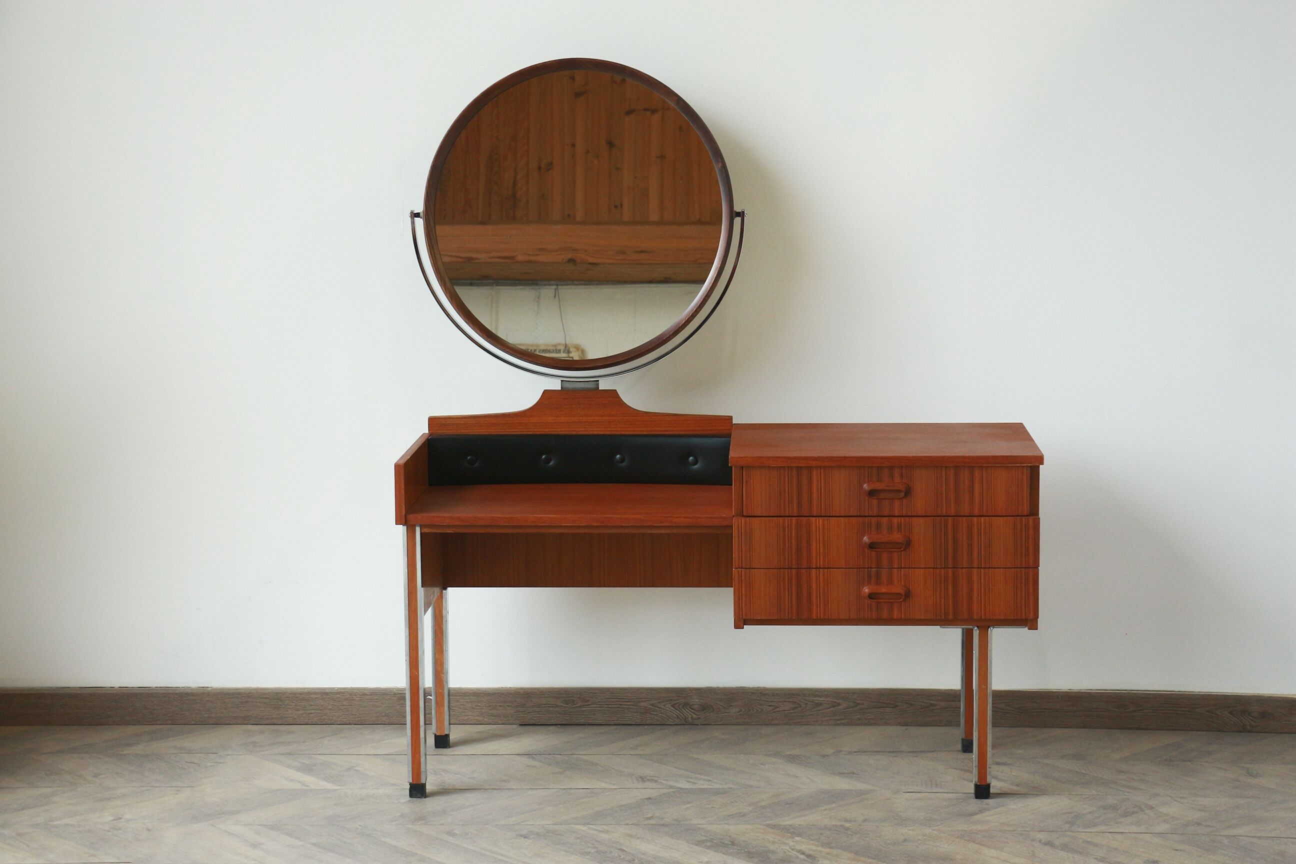 Dressing table - round mirror - 60s