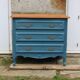 Commode ancienne rénovée bleu – plateau bois – 3 tiroirs