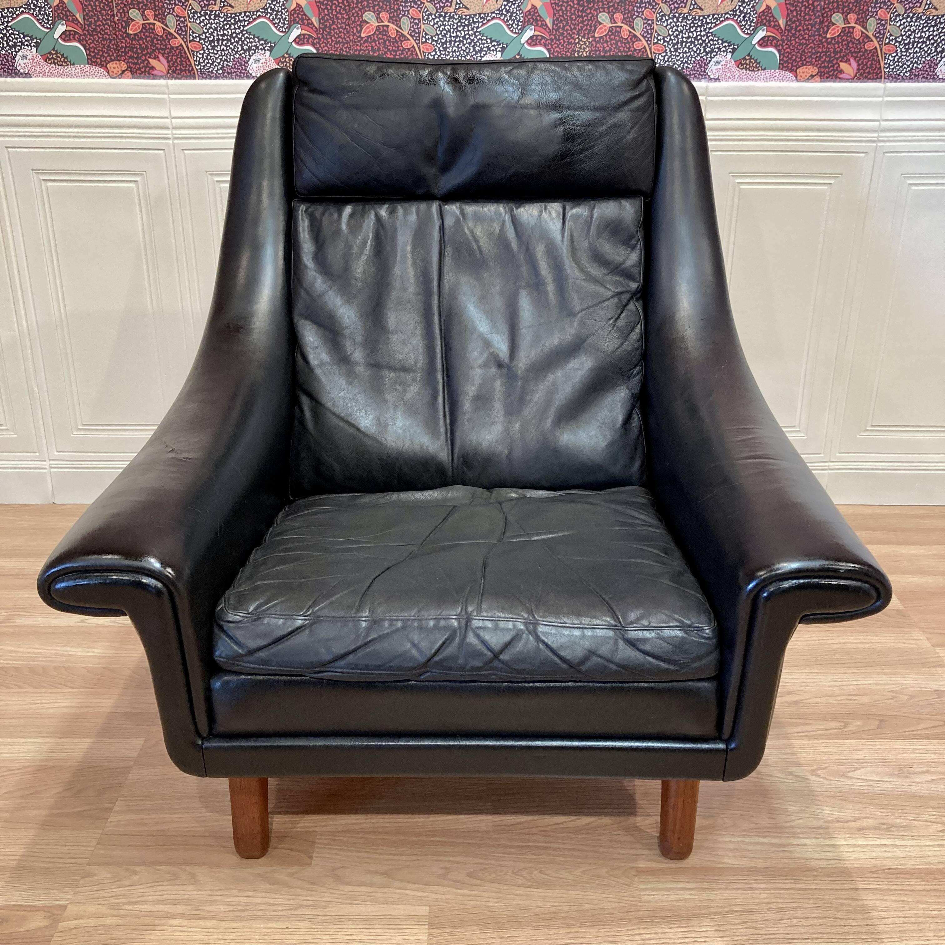 Scandinavian design armchair Aage Christiansen black leather 1950.