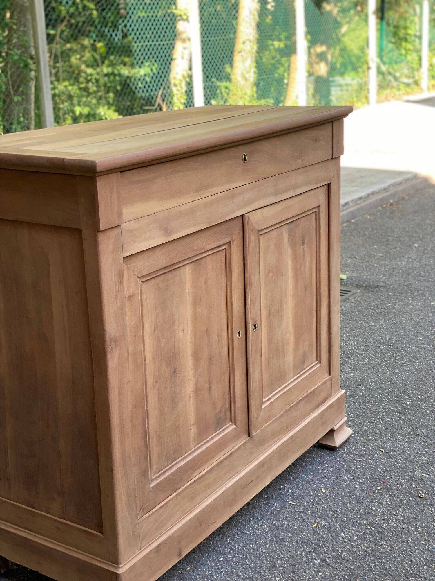 Louis Philippe high buffet from the 19th century, renovated in solid walnut.