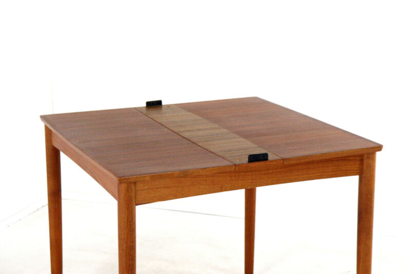 Compact Poul Hundevad for Hundevad & Co extendable dining table in teak