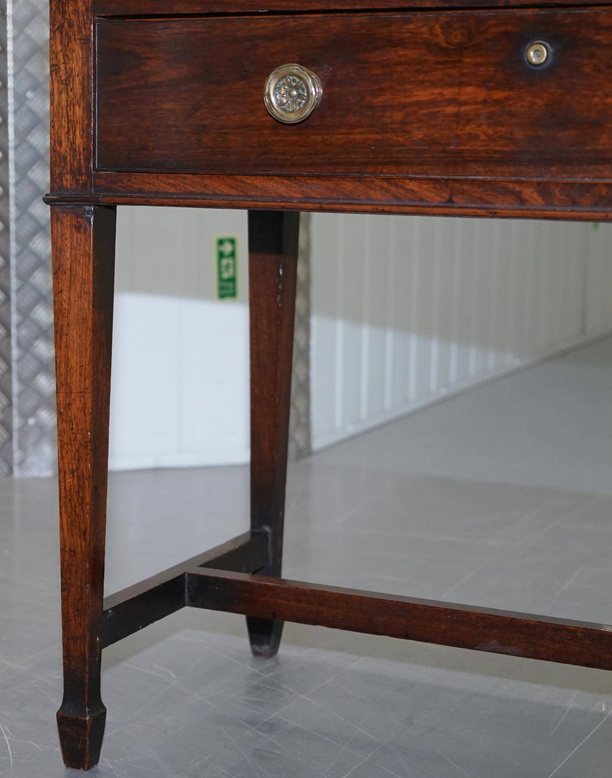 Library secretary George III in Cuban mahogany by Gillows, circa 1790.