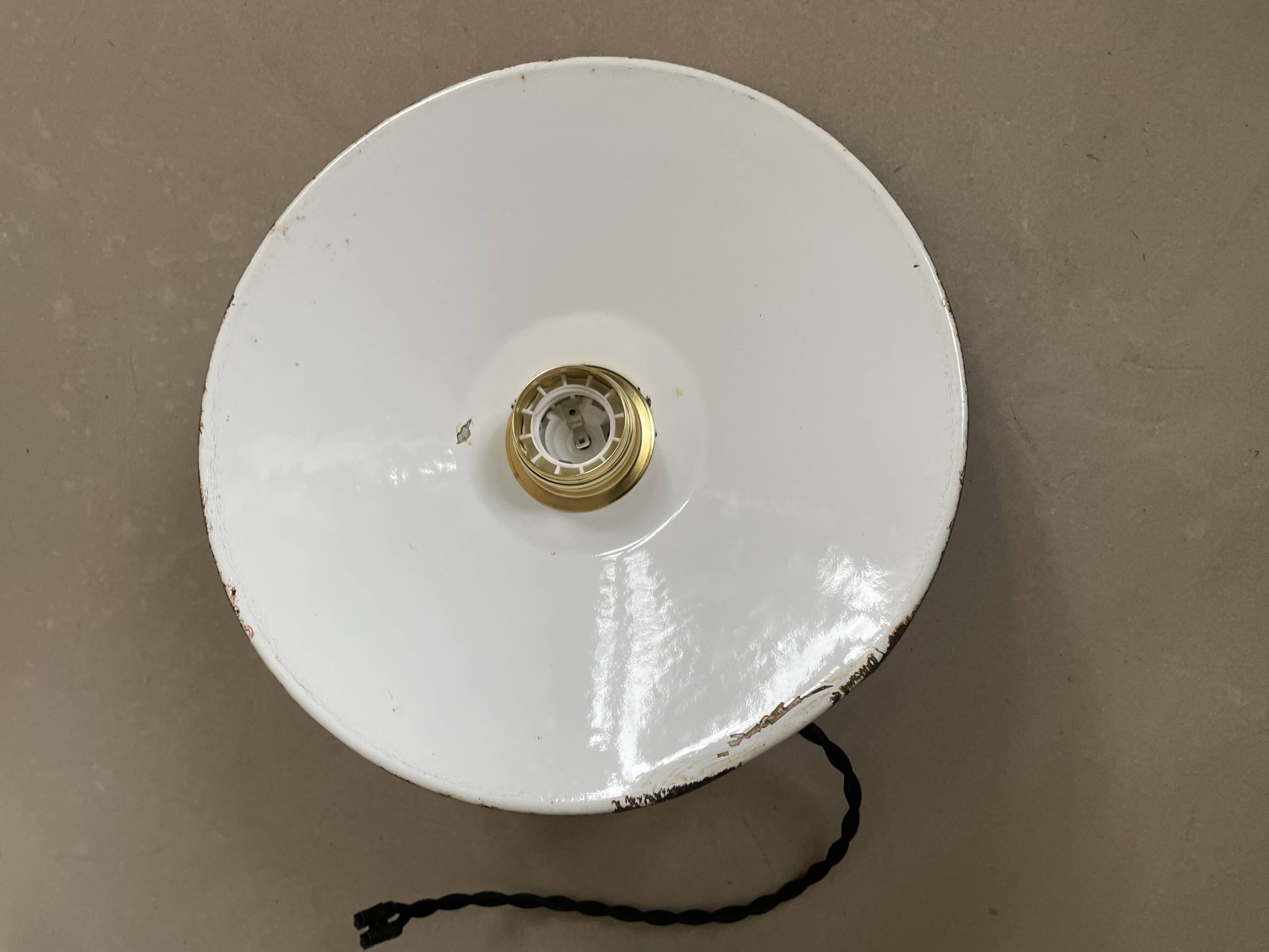 Suspension in old enameled sheet metal (x2)