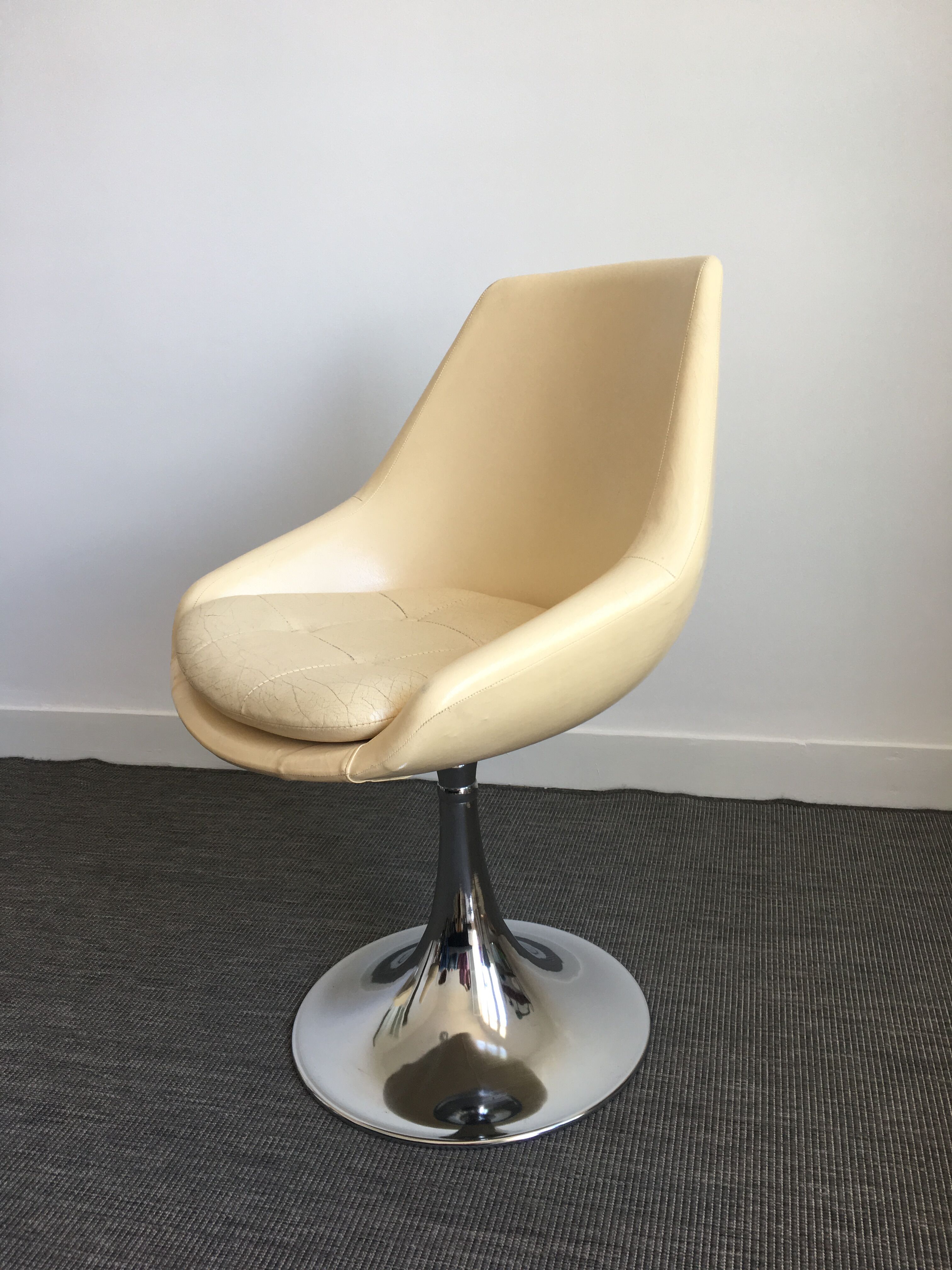 Vintage chair foot tulip