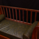 Banquette en noyer et cuir vert du XIXe siècle