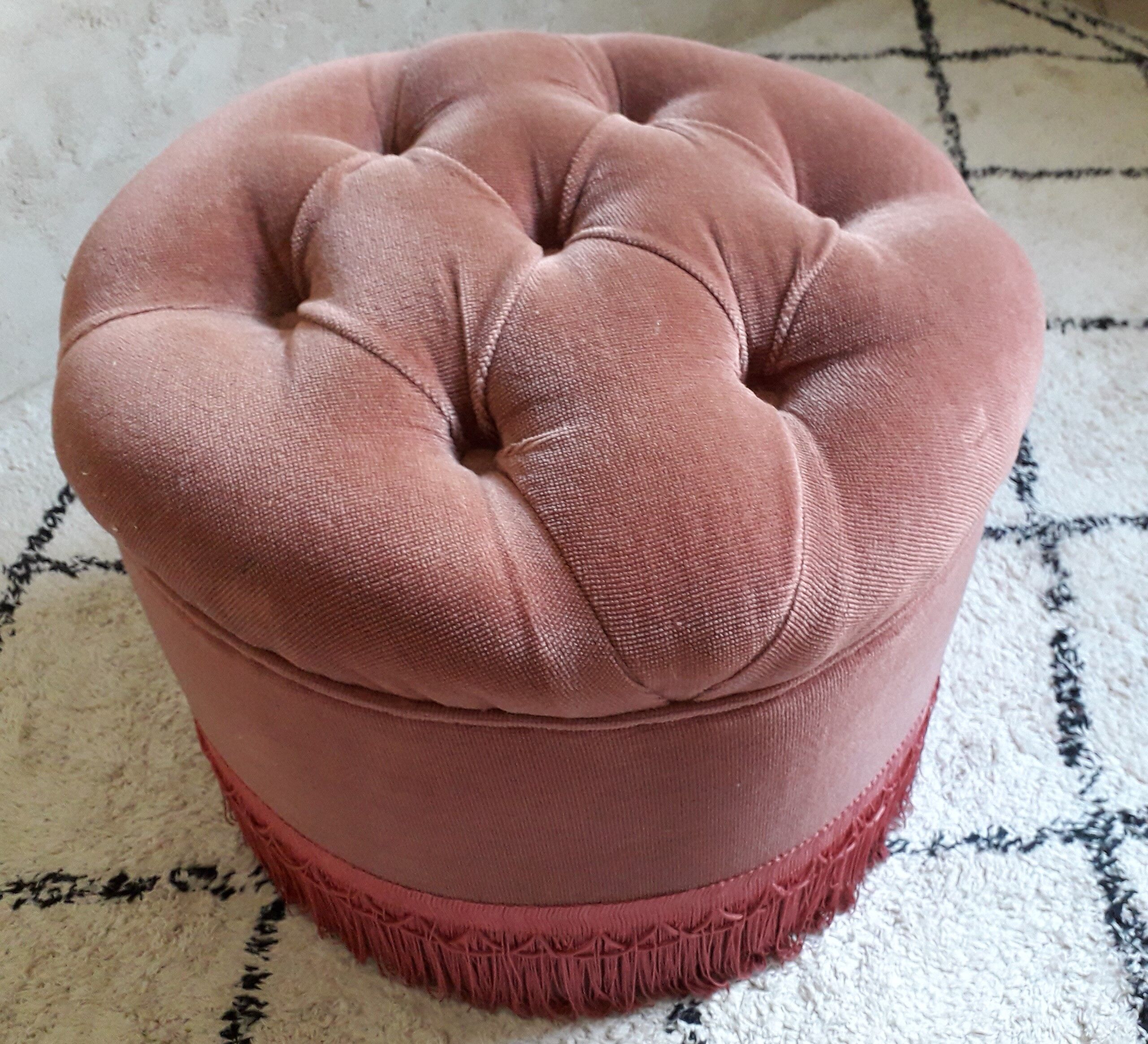Velvet ottoman padded old pink
