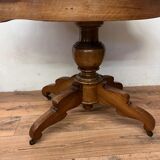 Pedestal table