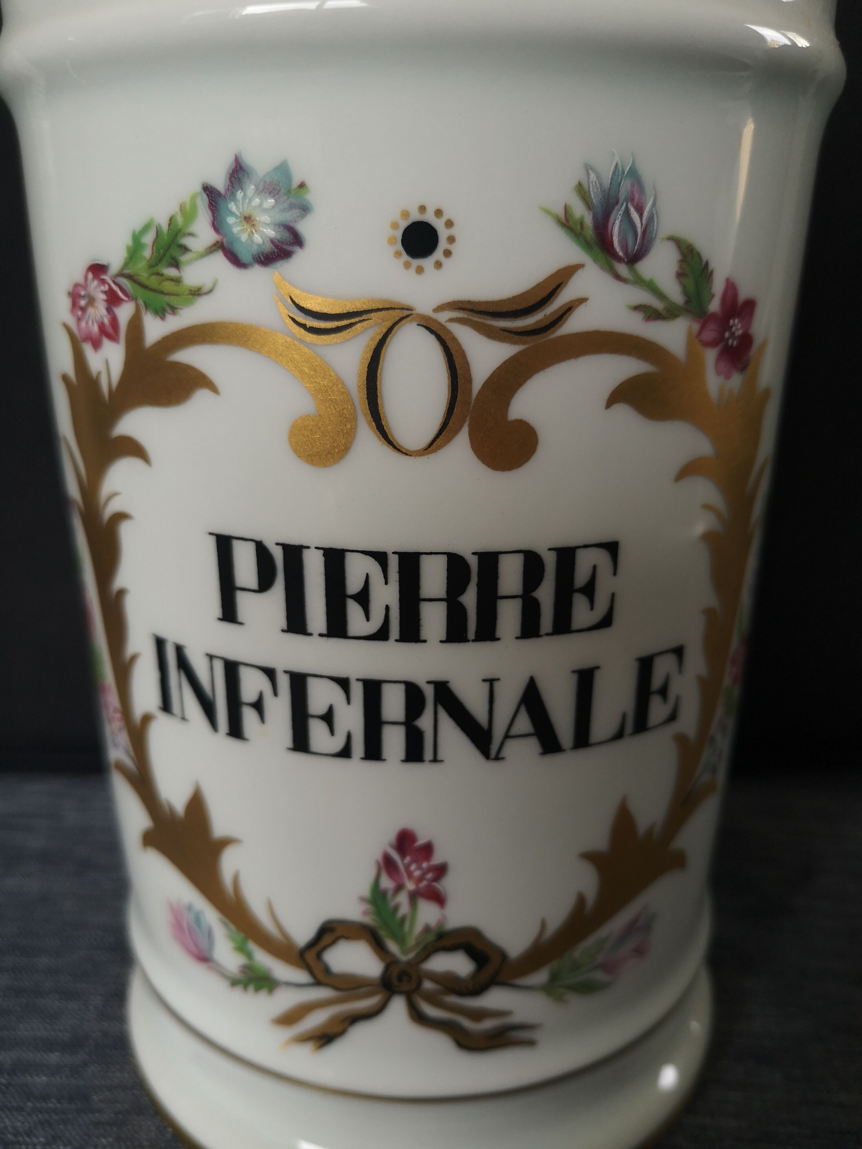 Pharmaceutical jar in limoges porcelain, "infernal stone"