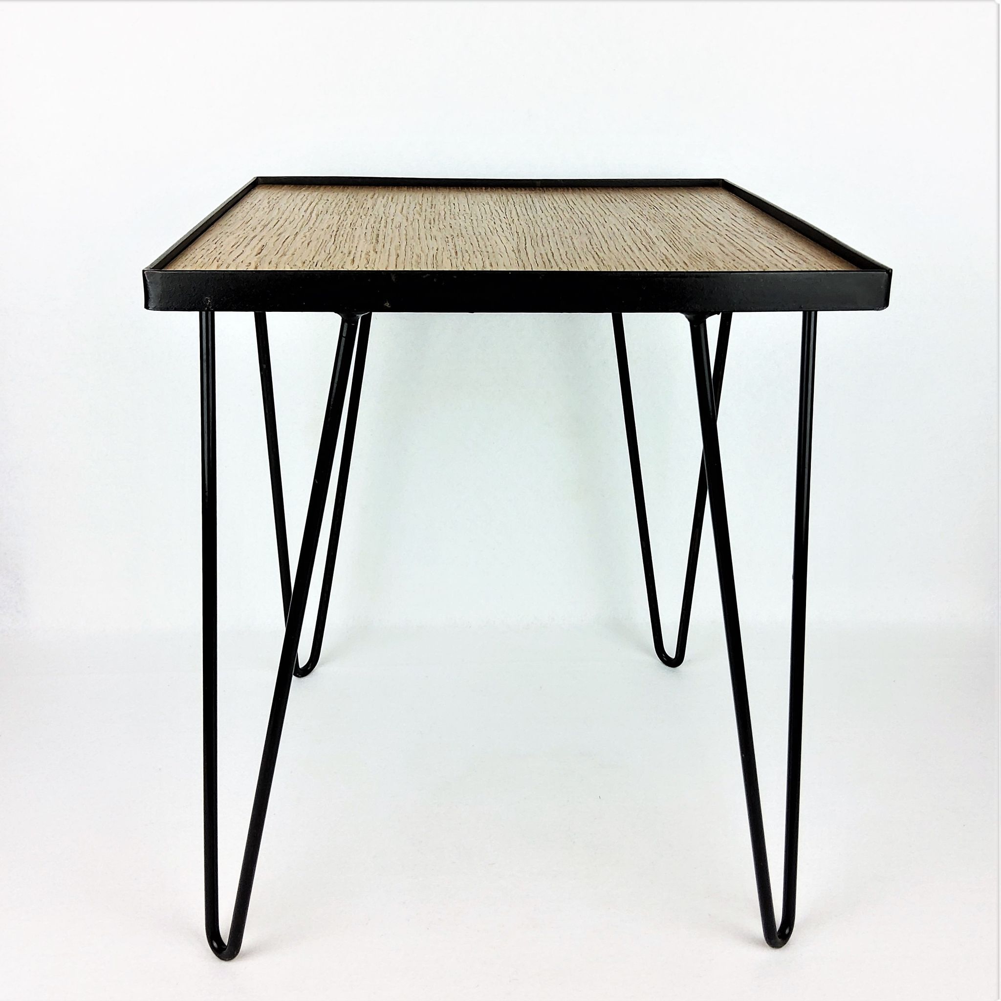 Table d’appoint chêne et métal noir 1950