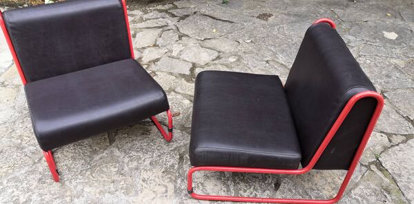 Paire de chauffeuses vintage en acier rouge et skaï, France 1970