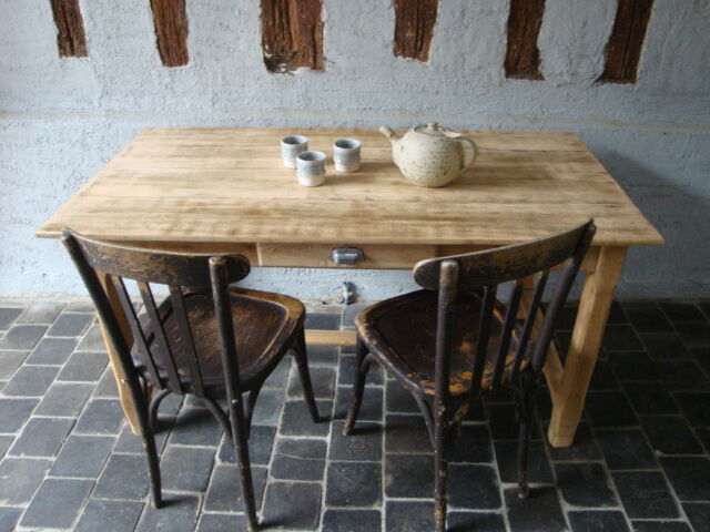 Farm table