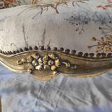 Canapé 3 places en bois sculpté, tapisserie et bois doré. Vers 1900, style Loius XV.