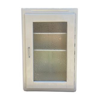 Armoire à pharmacie