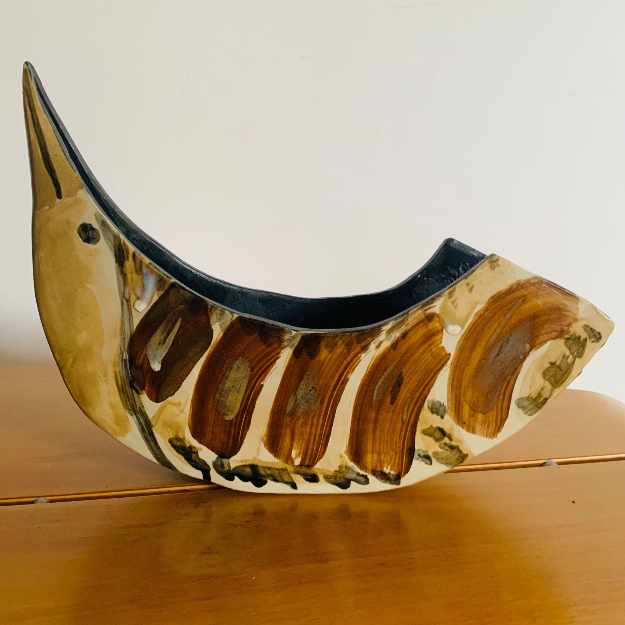 Sculptural bird bowl in glazed ceramic