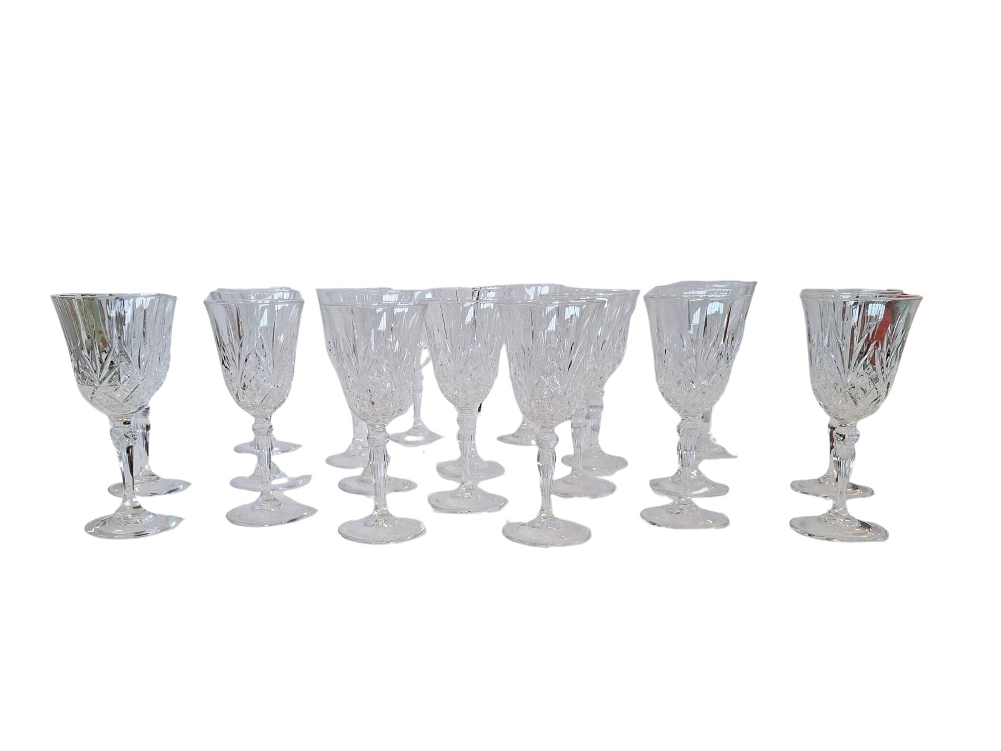 Ensemble de 20 verres en cristal taillé à la main (1985)